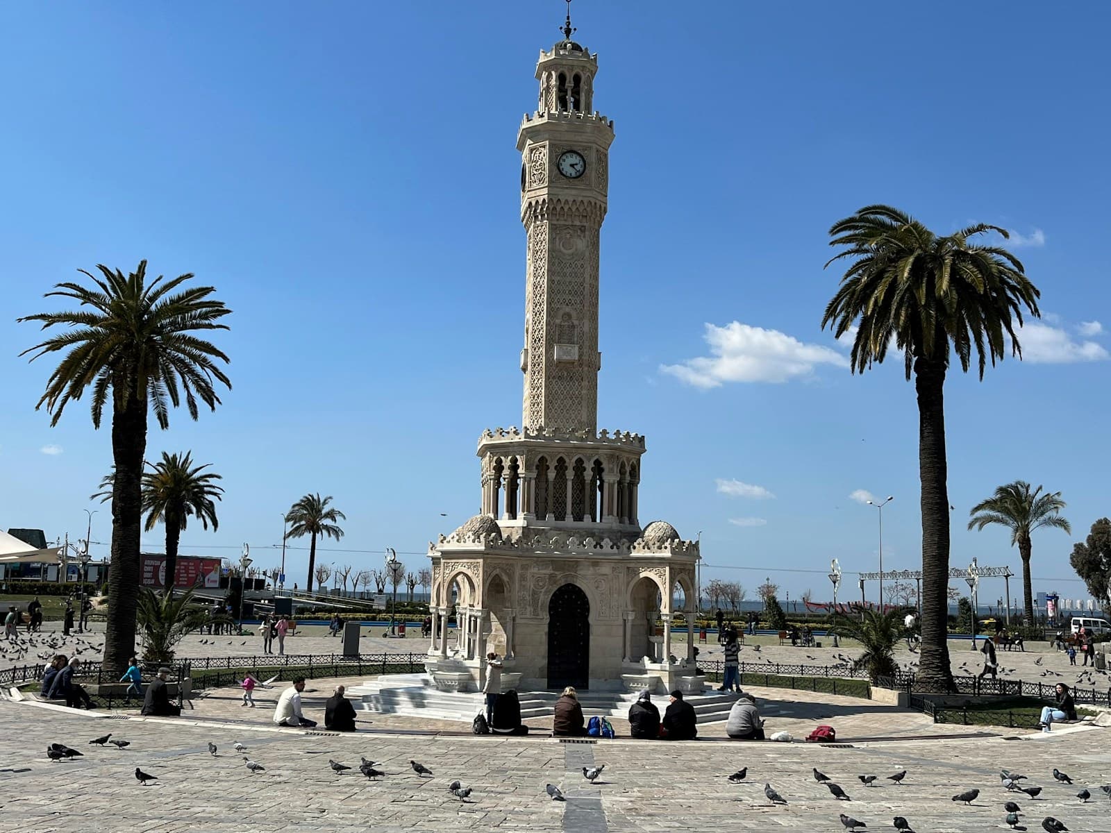 İzmir Saat Kulesi ve Konak Meydanı
